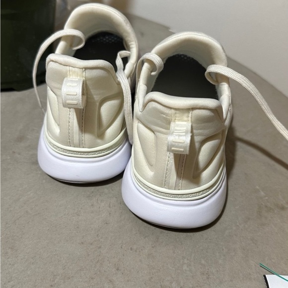 APL: Athletic Propulsion Labs TechLoom Tracer Sneaker - Picture 4 of 6